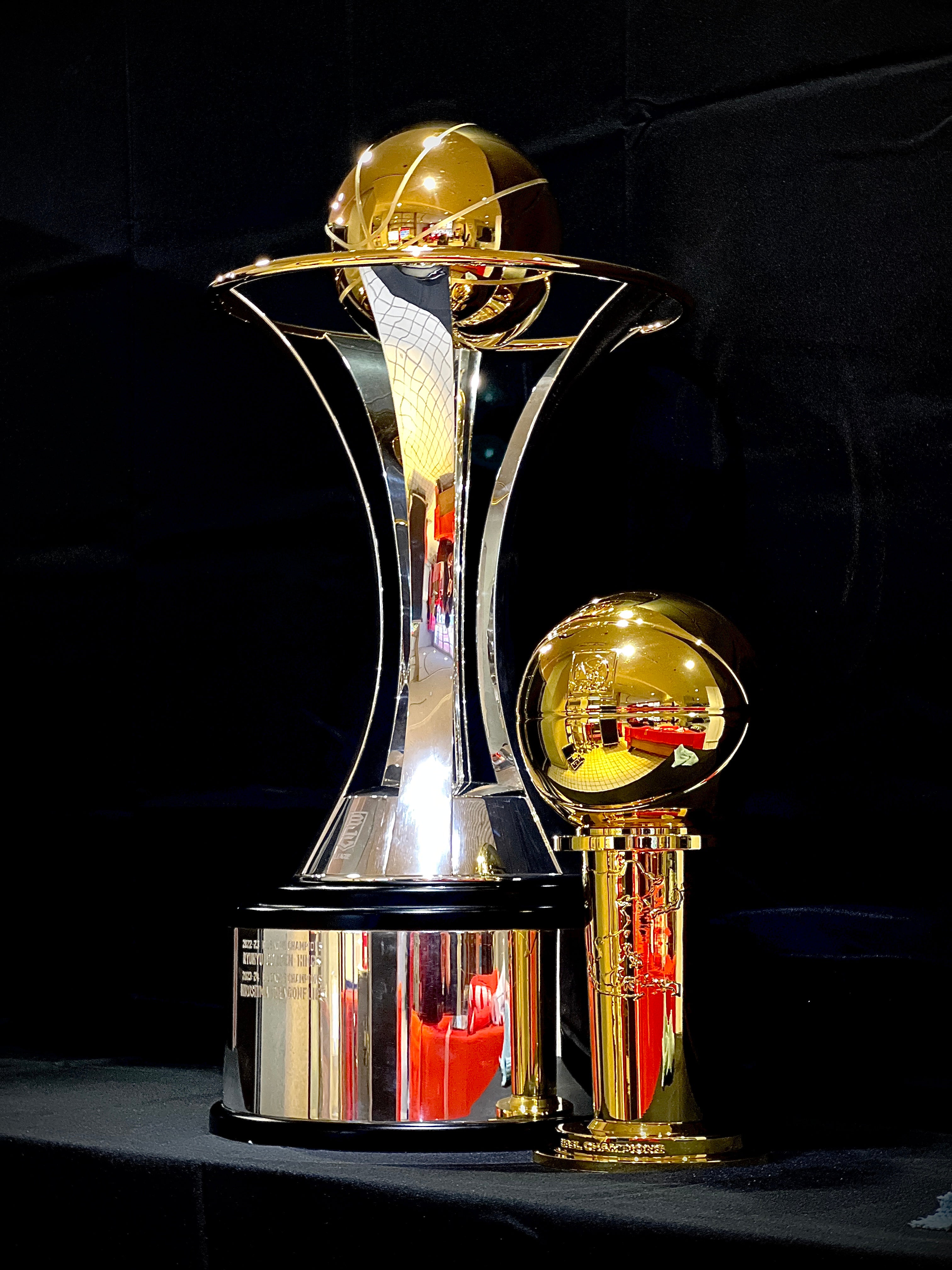 優勝トロフィー特別展示および「Again DRAFLA! 優勝トロフィー